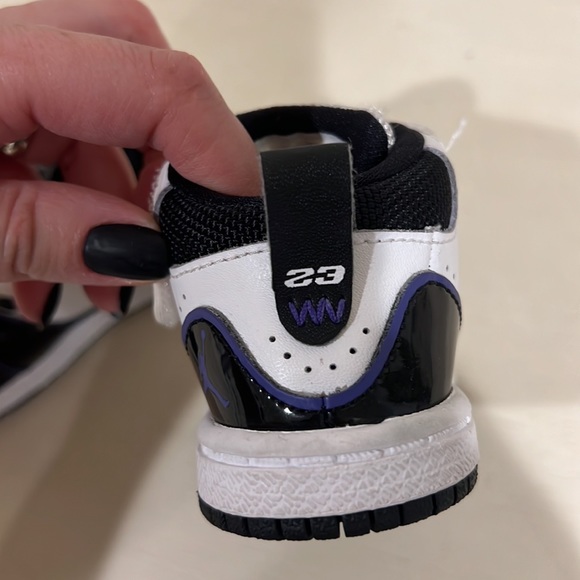 Sneakers - Picture 4 of 4